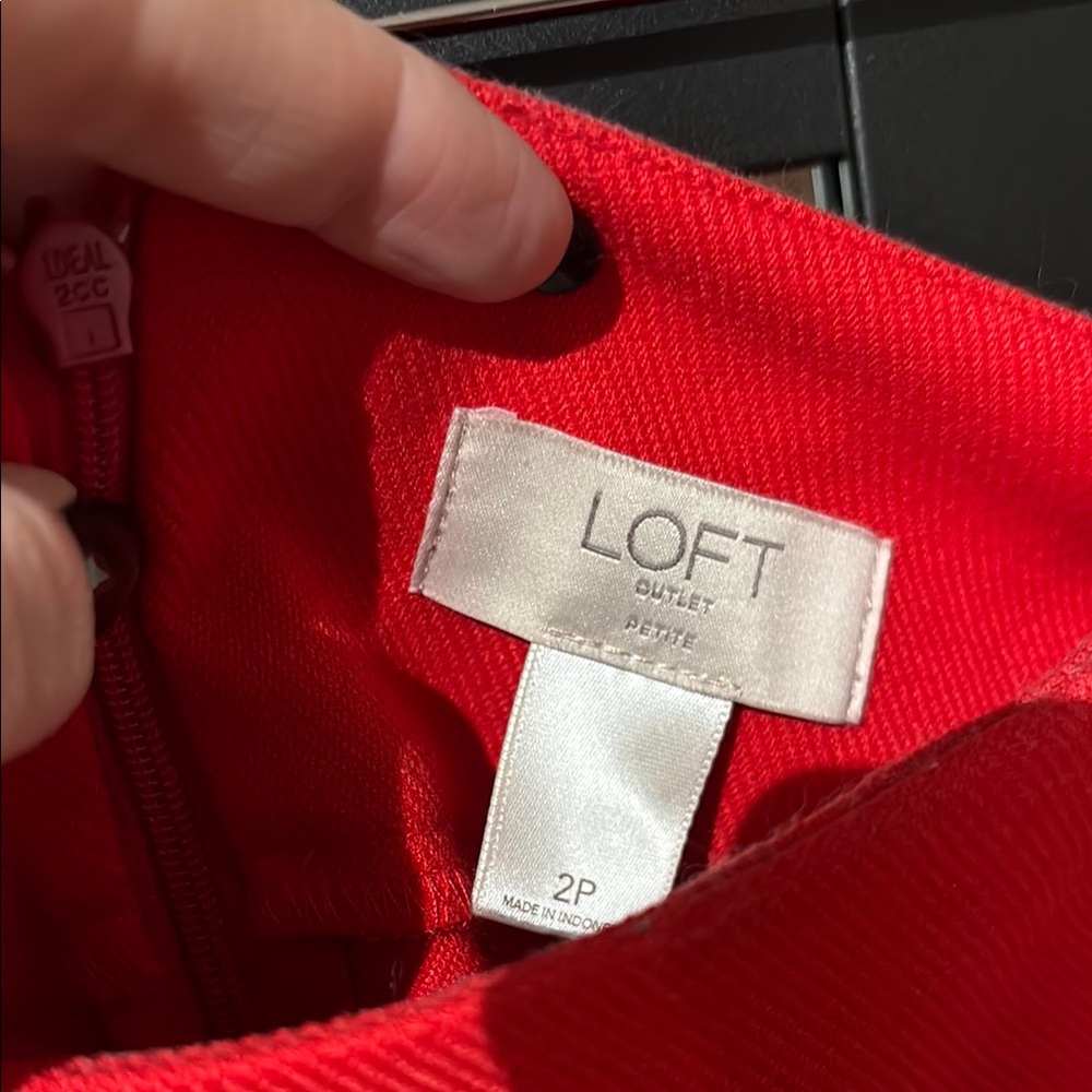 Red Button-Detail Skirt - Picture 3 of 4
